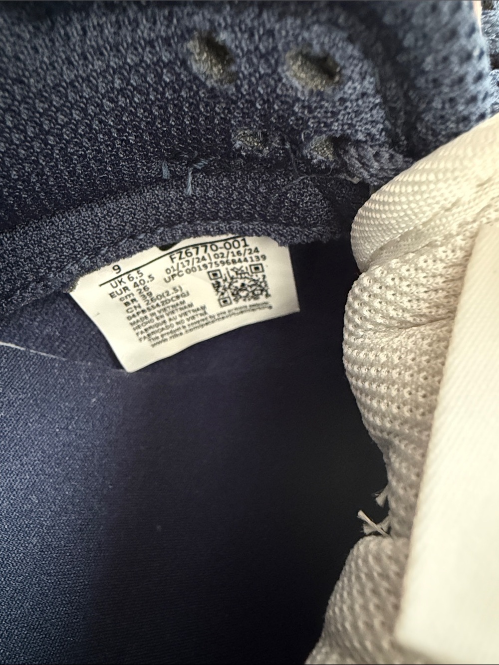 Nike Women’s Navy and White Sneakers - Picture 2 of 3